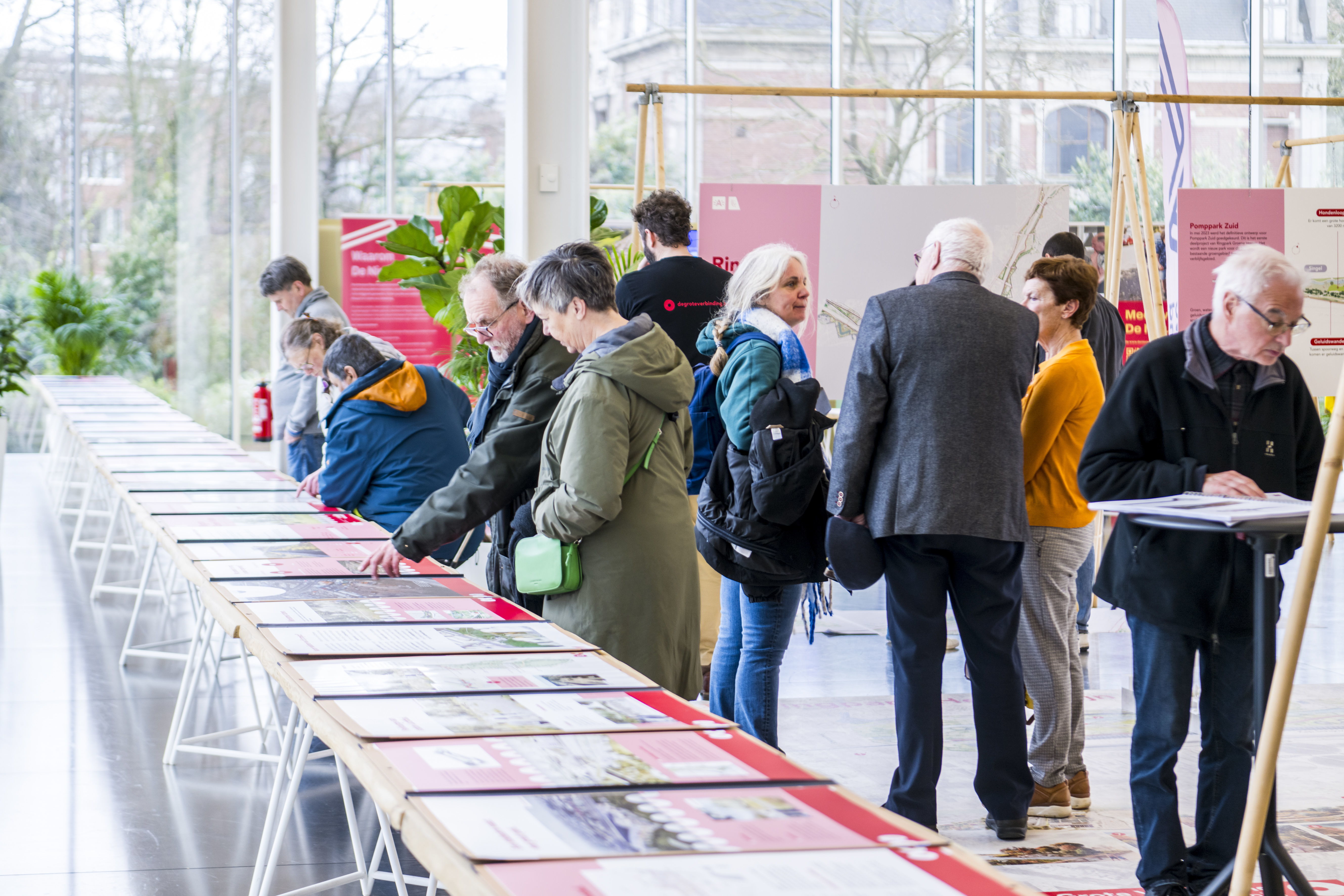 Iedereen kon de infomappen met de nieuwste info over de Ringparken inkijken