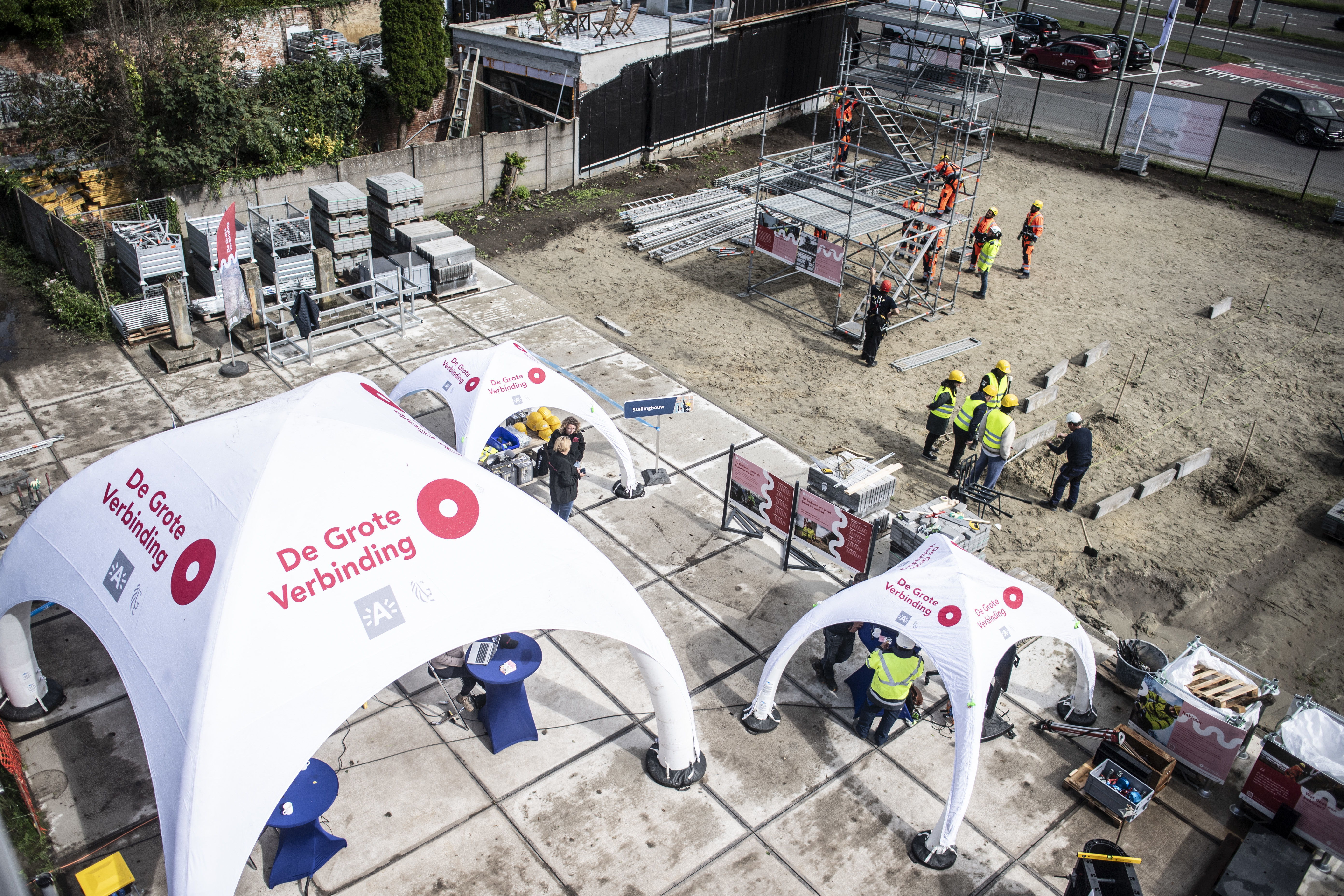 De Bouw wow in volle actie gezien vanuit een hoogtewerker.