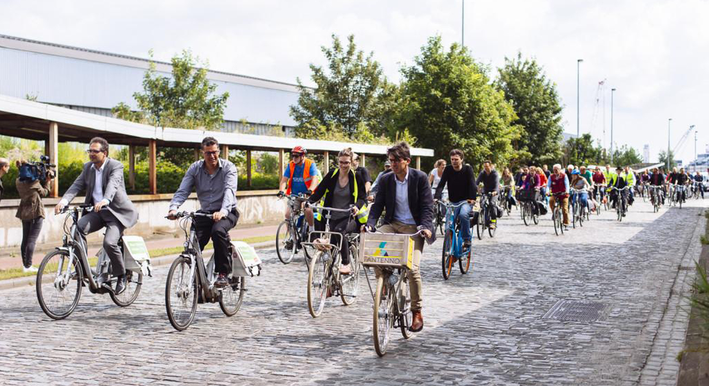 Het fietsparcours van intendant Alexander D’Hooghe laat mensen op een toegankelijke manier kennis maken met de overkappingsopdracht.