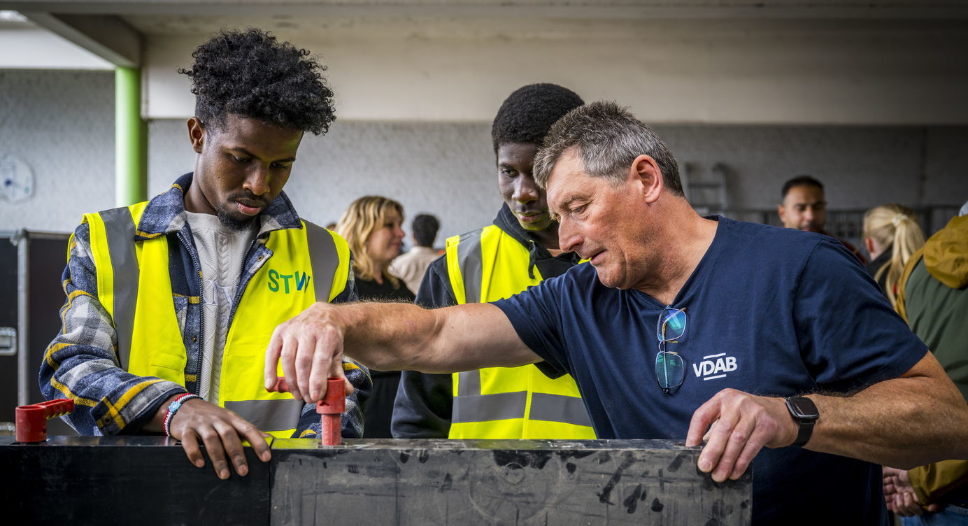 Deelnemers Bouw Wow aan de slag als bekisters